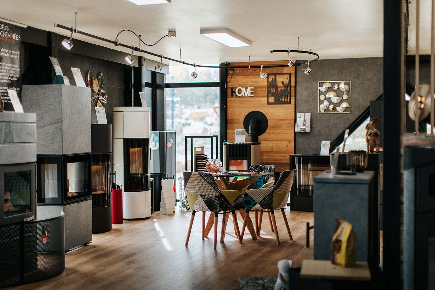 PHOTO DE L'INTÉRIEUR DU SHOWROOM AB ÉNERGIES À LA ROCHE-SUR-FORON